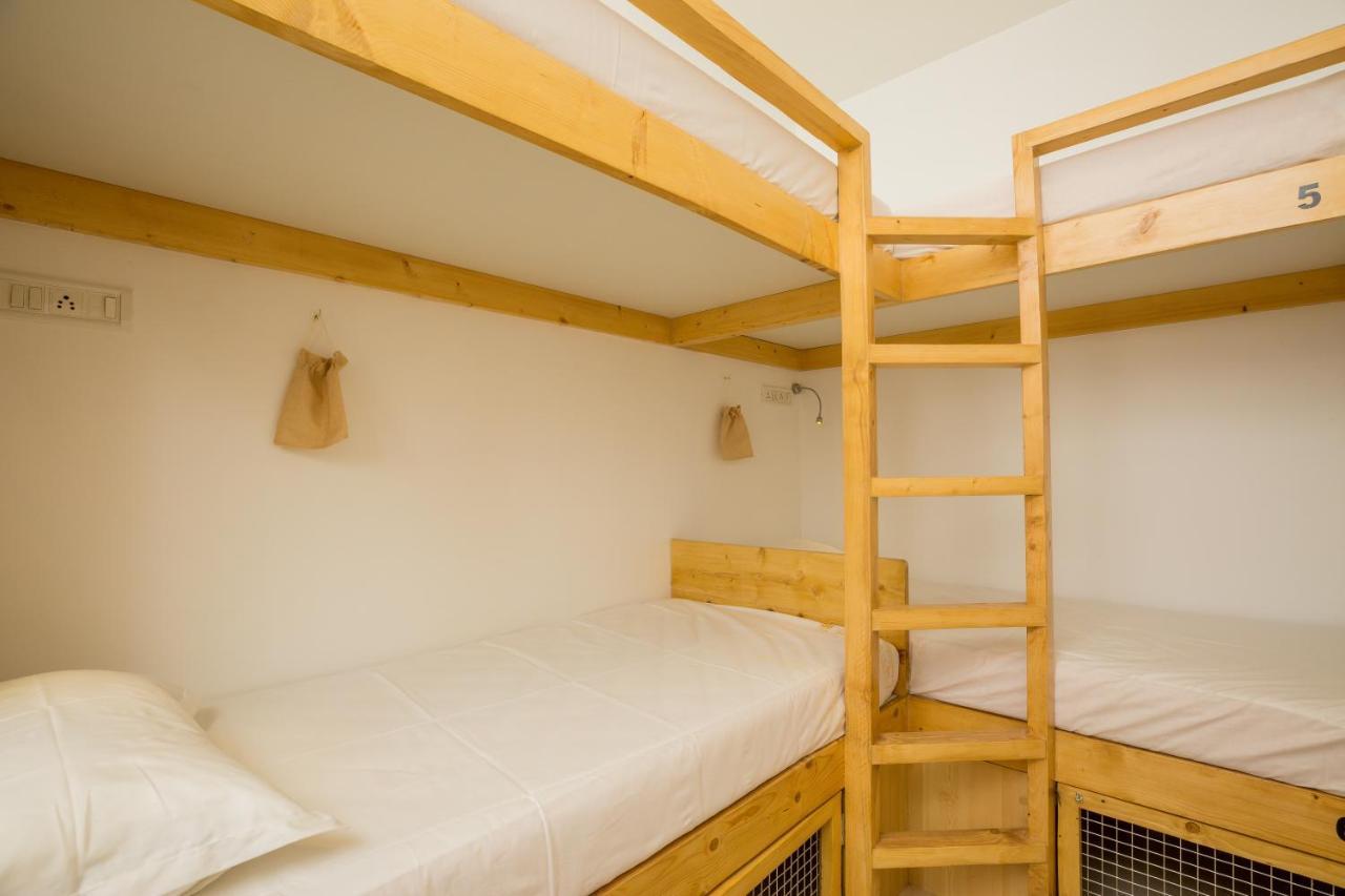 Nap Manor Hostels Мумбаи Экстерьер фото