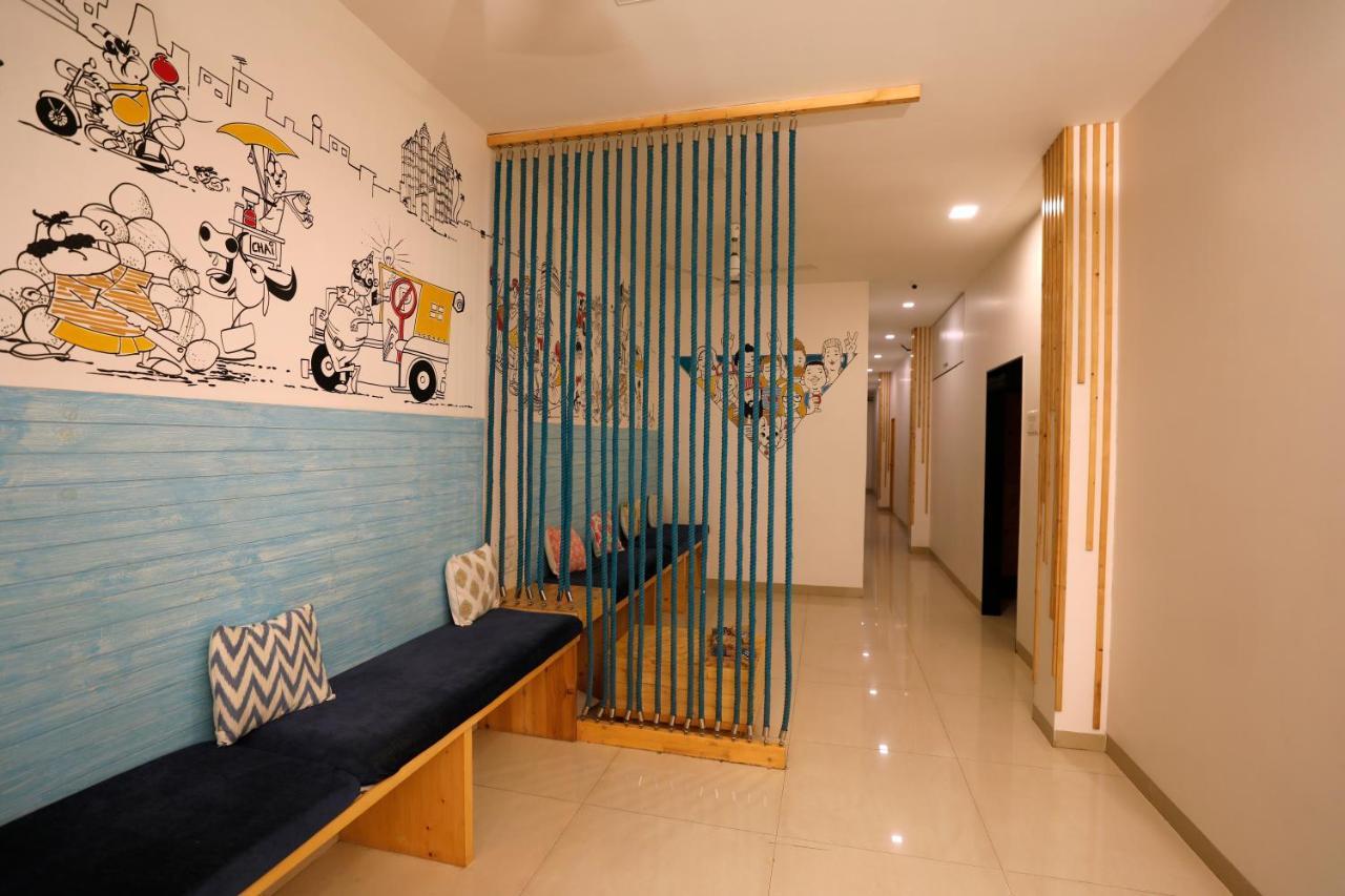 Nap Manor Hostels Мумбаи Экстерьер фото